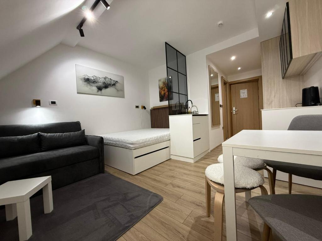 Studio Angella Triple Snow White